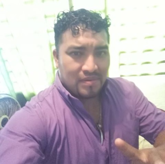 Meet your Posher, Josue - Picture 1 of 1